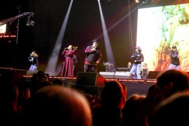 Более 15 000 зрителей рукоплескали Суховым &mdash; победителям "Шлягера года"