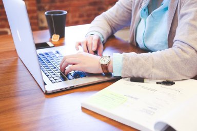 Лишь 19% менеджеров смогли отвлечься от работы на праздники Лишь 19% менеджеров смогли отвлечься от работы на праздники